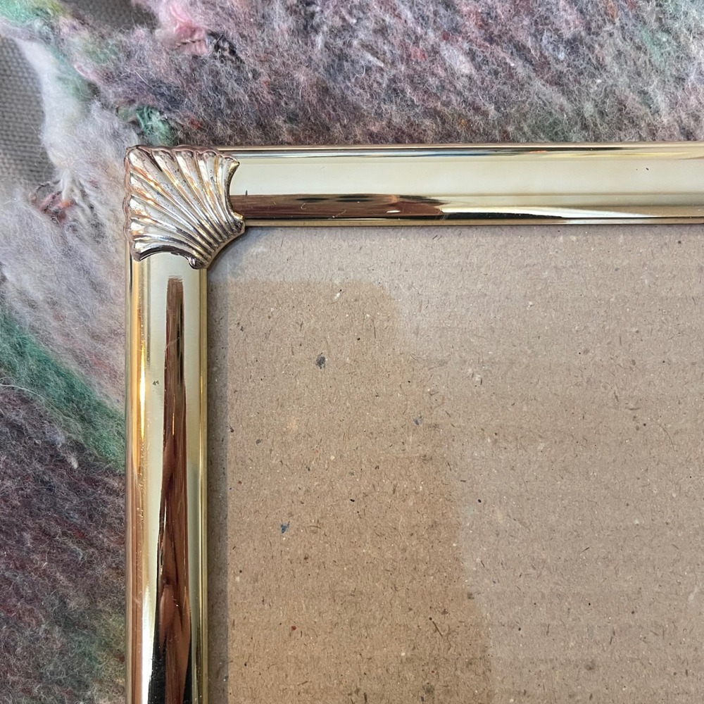 VTG 5x7 Ornate gold tone Metal MCM Filigree Picture Frame French regency scallop